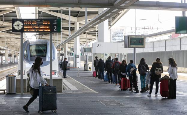 Una avería deja a los pasajeros de un Euromed con destino Alicante retenidos en Valencia durante más de 90 minutos