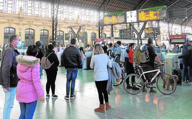 Renfe suprime cerca de un centenar de trenes con origen o destino a Valencia