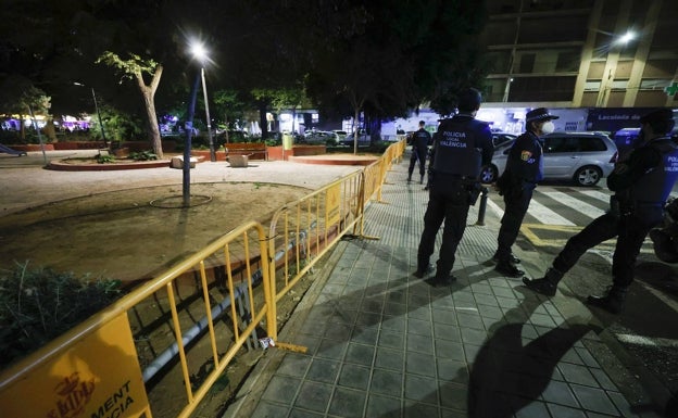 Detenido un hombre por violar a una mujer junto a un retén de la Policía Local en Valencia