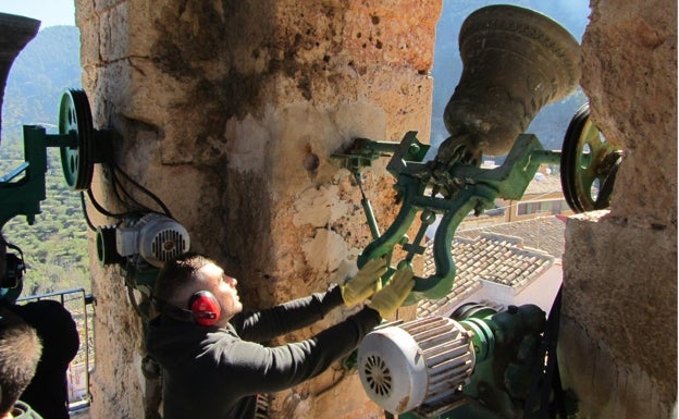 Cocentaina acoge una muestra de toques manuales de campana