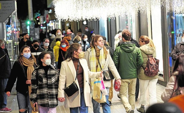 Las grandes superficies rozan las cifras prepandemia en el puente