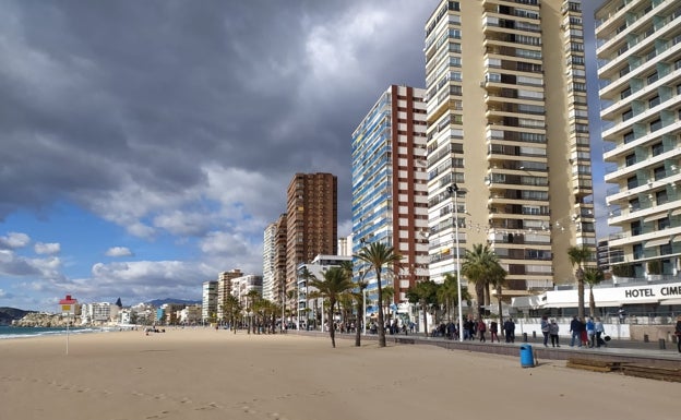 El sector hotelero responsabiliza del cierre masivo en Benidorm a la «alarma injustificada» por la sexta ola de Covid