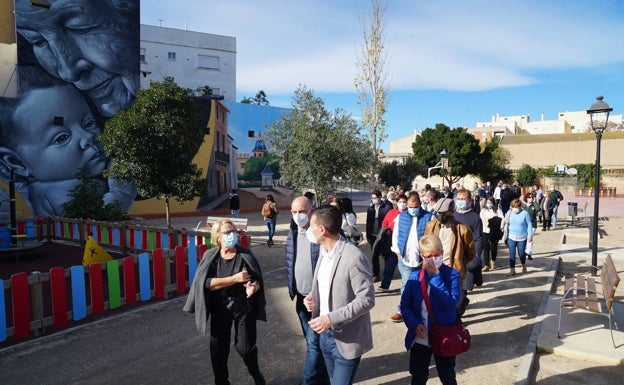 Burjassot estrena el parque María Marzo con un mural que está entre los más grandes de la Comunitat