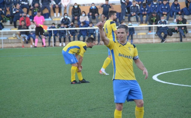 El Dénia golea al Racing d'Algemesí