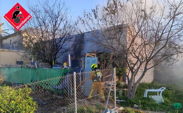 Arde una casa de campo en Ondara