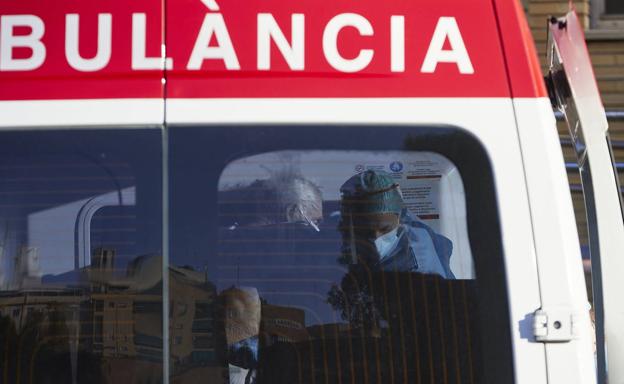 Tres personas heridas en un accidente múltiple en la V-30 en Valencia