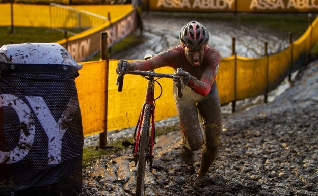 Felipe Orts, el ciclista que baja al barro