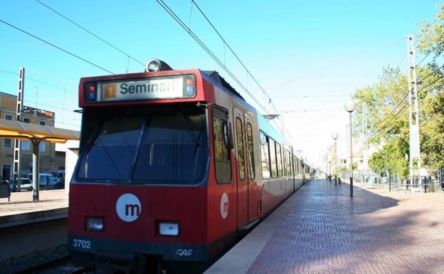 Un joven de 17 años resulta herido al ser arrollado por el metro en Carlet