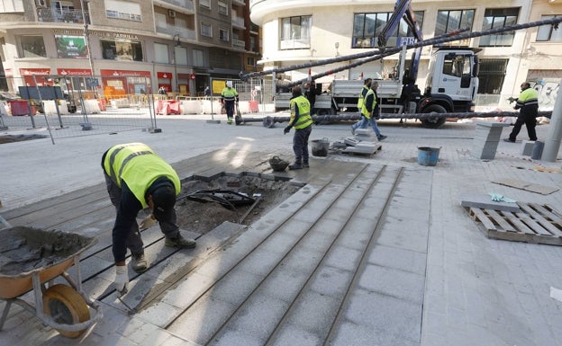 Carrera para despejar de obras antes de Navidad el entorno del Mercado Central