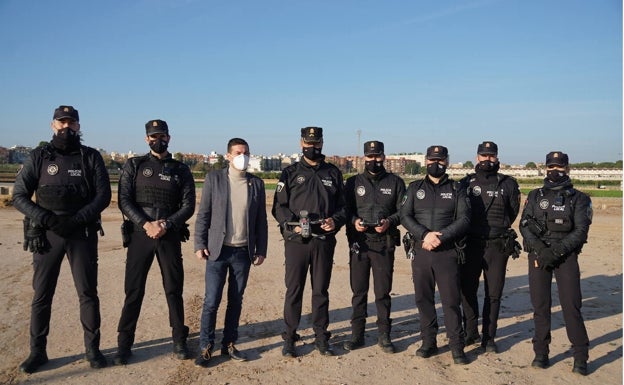 El nuevo dron de vigilancia de la Policía Local de Burjassot alza el vuelo