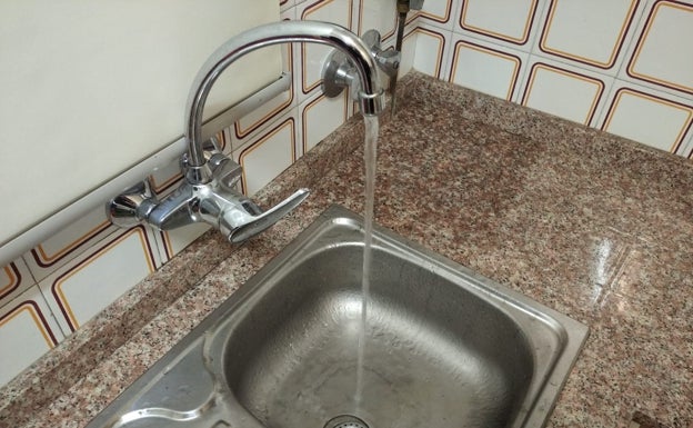 Alcoi se debate entre una gestión pública o privada para su servicio de agua