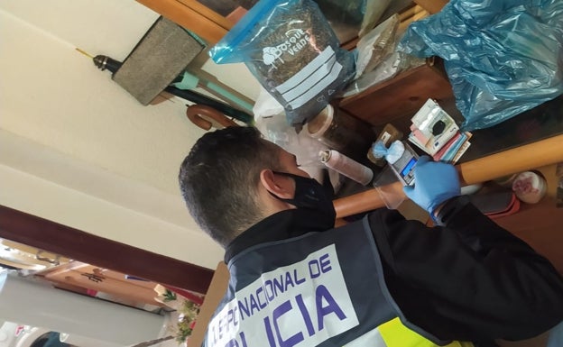 Cuatro detenidos en la playa de Gandia por vender todo tipo de drogas