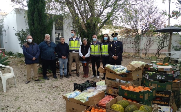 La Policía Nacional lleva alimentos a los más necesitados de Cáritas de Gandia