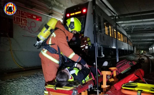 Simulacro de incendio en el túnel del metro en Burjassot