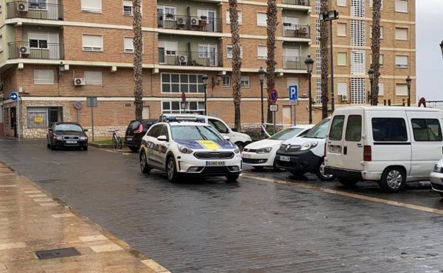 Detenido por atracar un supermercado en Manises a punta de cuchillo porque «se le había ido la pinza»