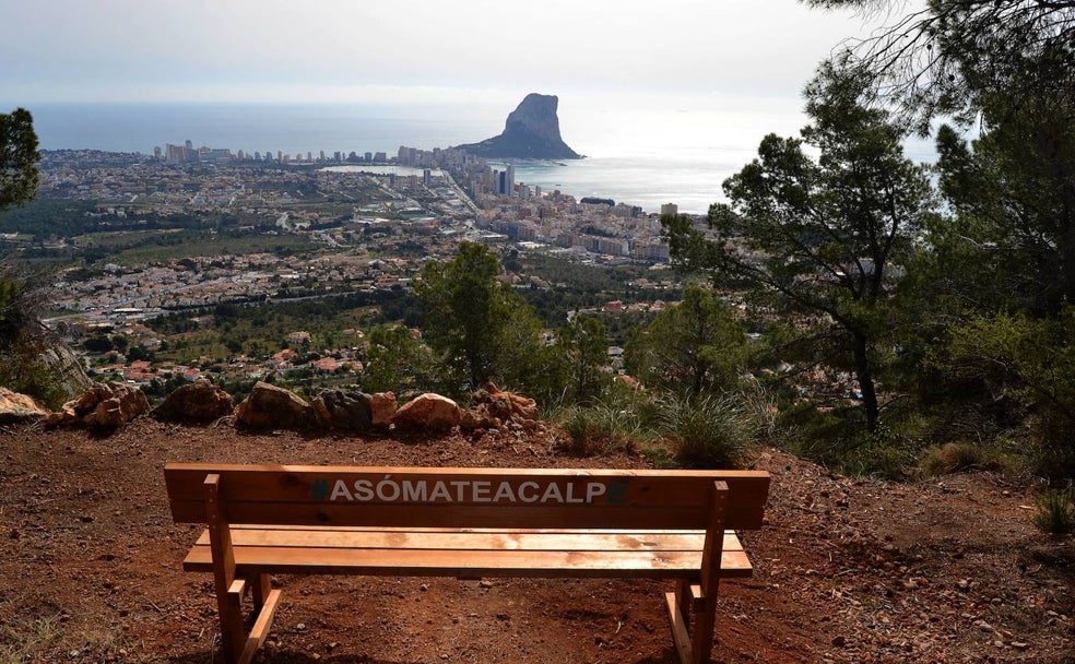 La Serra d'Oltà: Un camino para disfrutar con vistas hacia la ciudad de Calpe y el peñón de Ifach