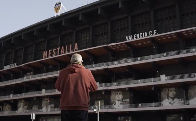 El Valencia felicita la Navidad con el utillero que entregó 40 años de su vida al club