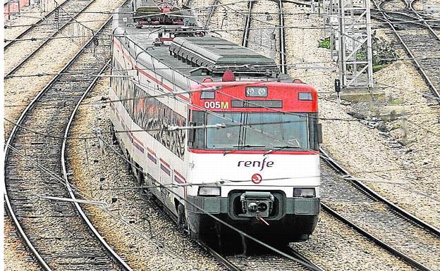 Renfe programa un servicio especial de autobuses entre Valencia y Castellón para reforzar el servicio de Cercanías