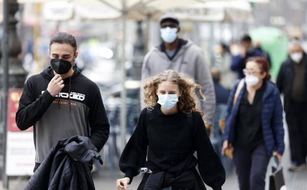 La multa por no llevar mascarilla en la calle y cuándo pueden sancionarte