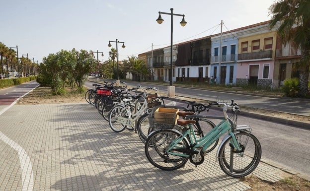 Aparcabicis para 5.000 vehículos junto a paradas y estaciones de metro valencianas