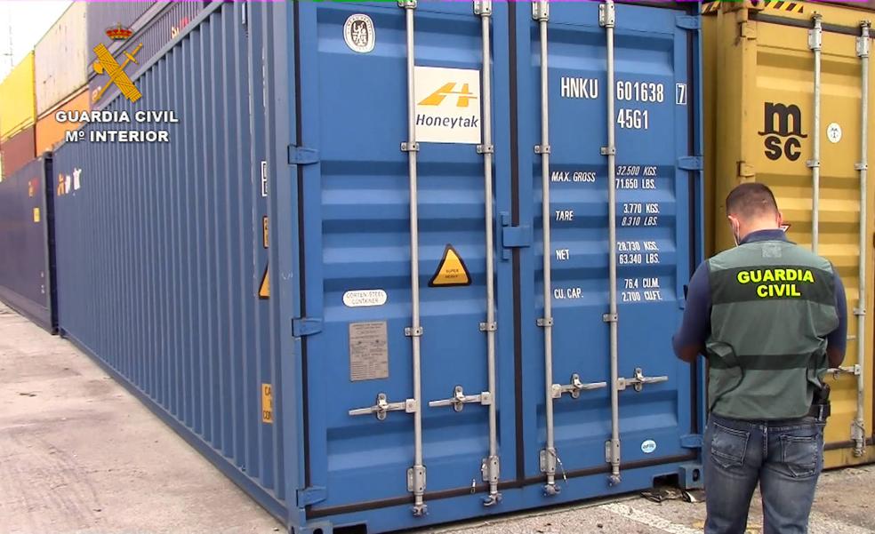 Cae una red que exportaba plástico contaminado a Asia desde el puerto de Valencia