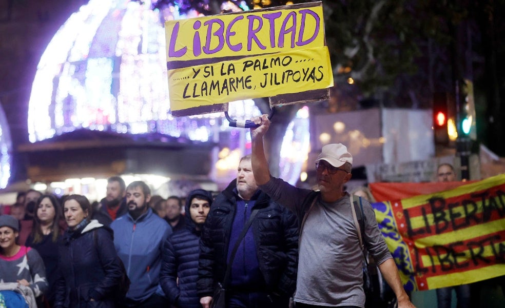 La Policía traslada a Delegación del Gobierno la falta de mascarillas de los manifestantes antivacunas
