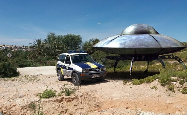 Un OVNI llega a Elche el Día de los Inocentes