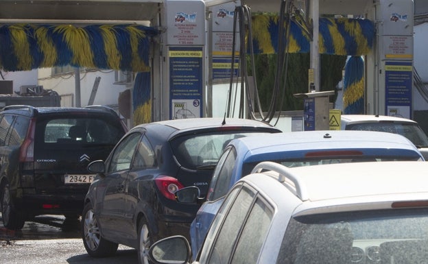 Un año de prisión para los propietarios de un lavadero de Villarreal por tener trabajando a cuatro personas de manera irregular