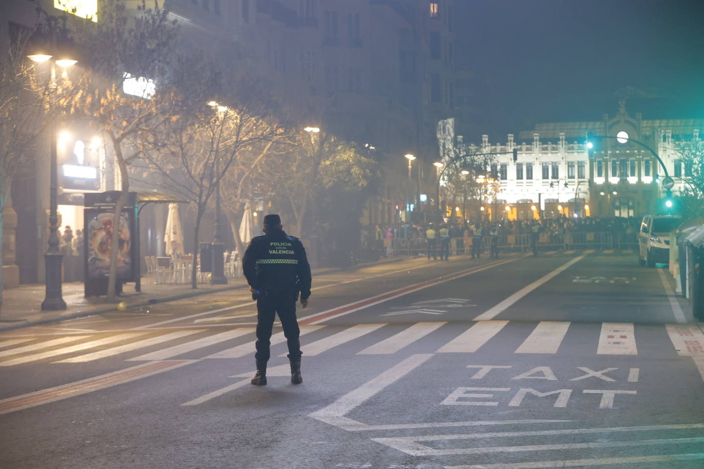 La Policía blinda la plaza del Ayuntamiento de Valencia en Nochevieja