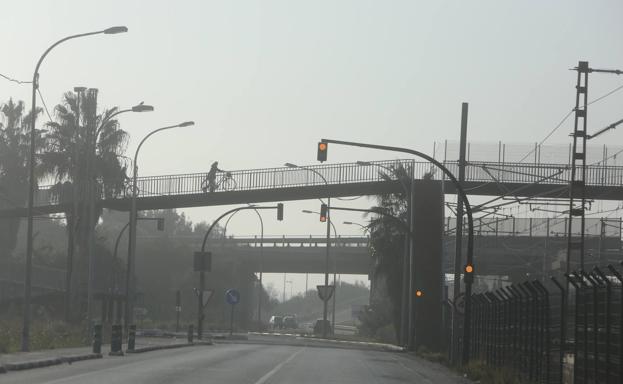 Una tormenta perfecta de niebla y contaminación sobre Valencia