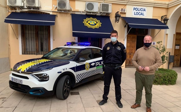 Xeraco estrena su primer coche patrulla 100% eléctrico para la Policía Local