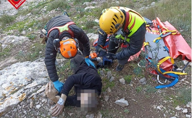 Rescatado en helicóptero un senderista herido en la sierra de Bèrnia