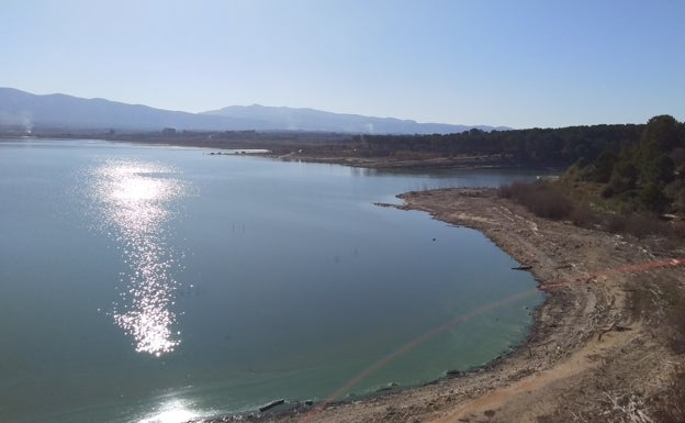 Confederación Hidrográfica del Júcar y Adif actuarán en el embalse de Bellús para ampliar su capacidad