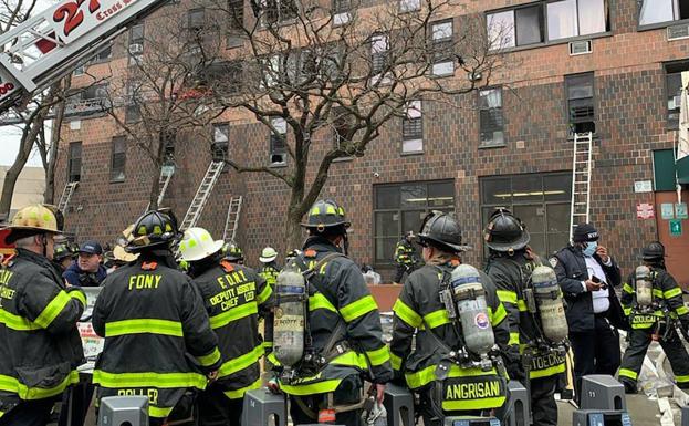 Al menos 19 muertos por el incendio de un edificio en Nueva York