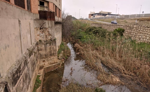 Alzira descubre que un antiguo colector contamina el Júcar con aguas domésticas