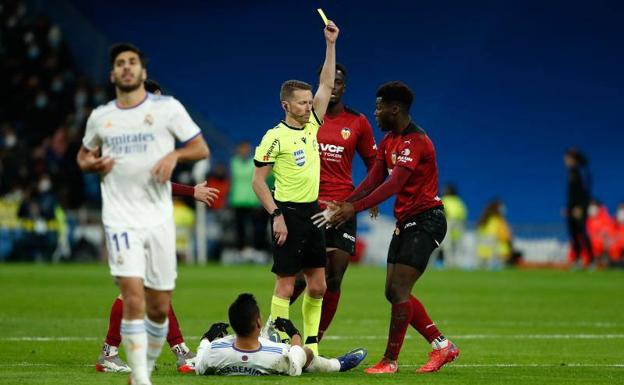 La policía acude a casa de Medina Cantalejo por amenazas tras la polémica jornada arbitral