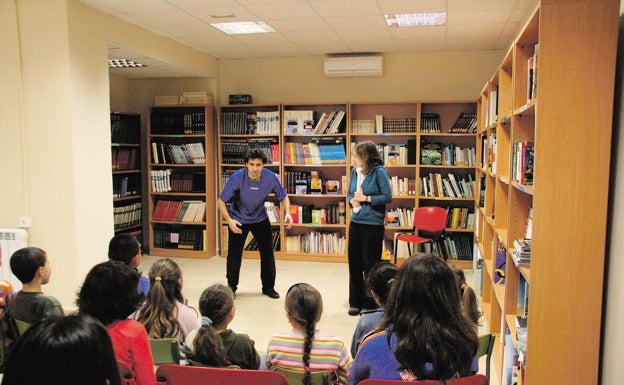 Las bibliotecas municipales afrontan el año con menos dinero para libros que en 2021