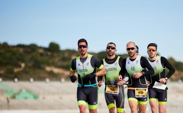 El Triatlón Ontinyent empieza la temporada sobre el asfalto de circuito de Cheste con buenas marcas