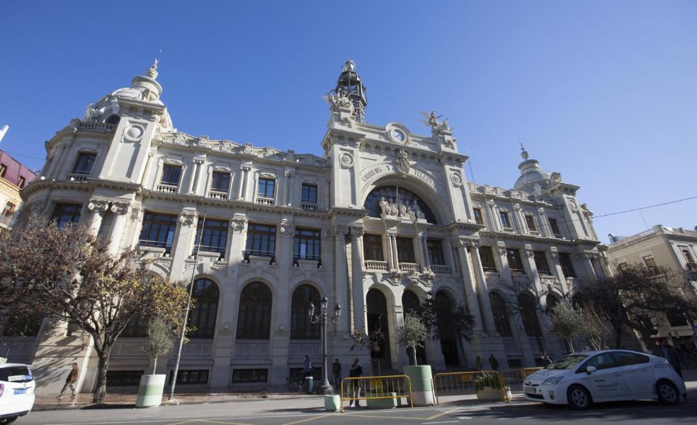 El Consell compra Correos mientras tiene cuatro sedes oficiales sin usar