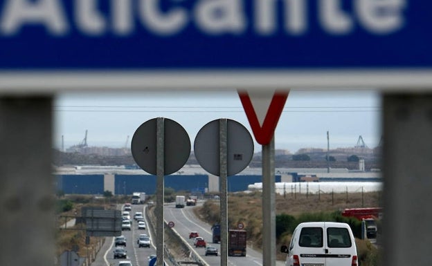 Un muerto y dos heridos en dos accidentes de tráfico de madrugada en el mismo punto de la autovía A-31