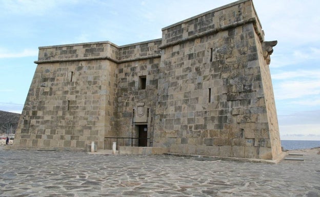 El Castillo de Moraira se iluminará en defensa de los derechos humanos