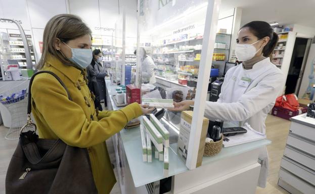 Sanidad pagará a las farmacias valencianas por la notificación de los positivos