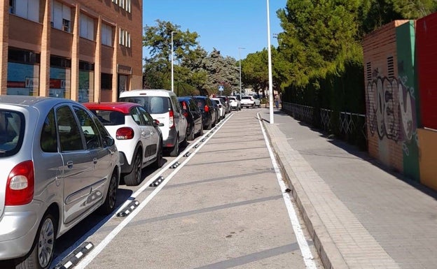 Un nuevo carril bici junto al colegio Jaume I de Catarroja aumenta la seguridad en sus accesos