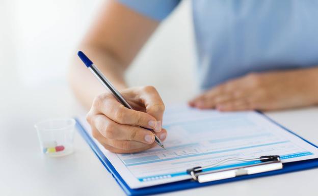 Sanidad explica cómo solicitar la baja laboral por Covid y el alta simultáneamente sin tener que ir al médico