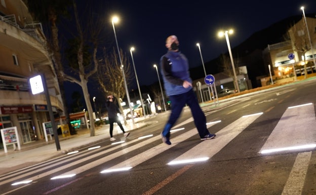 L'Albir cuenta ya con sus tres primeros pasos de peatones 'inteligentes'