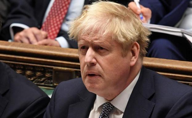 Johnson prohíbe el alcohol en Downing Street para salvar su mala fama