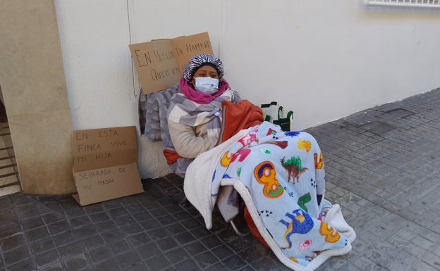 Una médica haitiana en huelga de hambre en Xàtiva para recuperar a su niña de 7 años