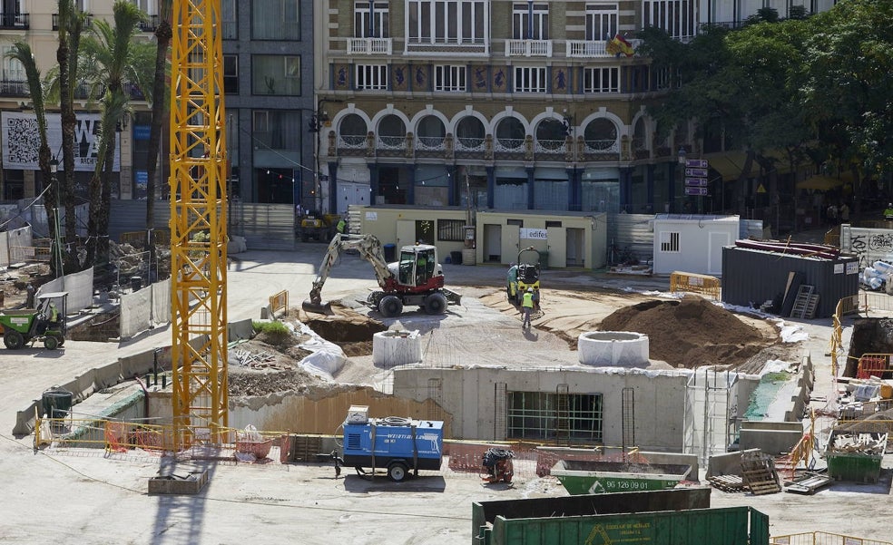 Las obras de la plaza de la Reina durarán tres meses más de lo previsto