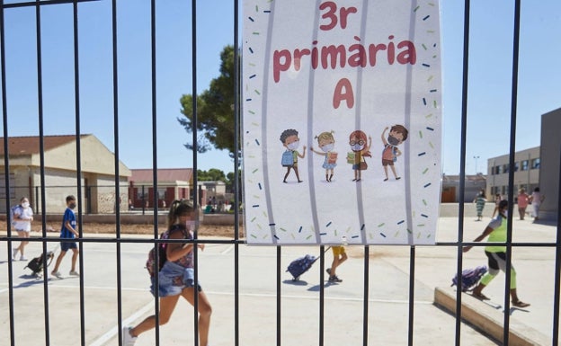 Las nuevas tareas sanitarias asfixian a los colegios valencianos