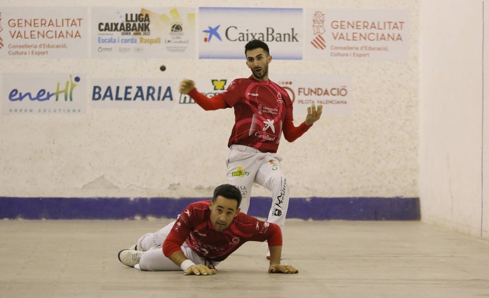 Un mermado De la Vega se complica la Lliga